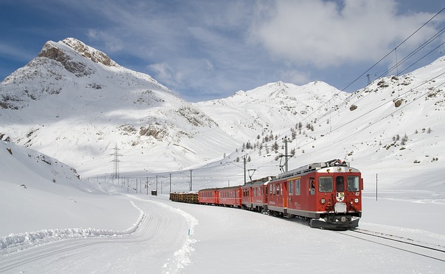 train-62849_640.jpg